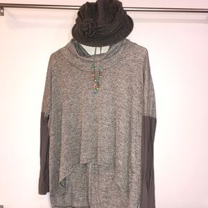 Women’s gray sweater/medium